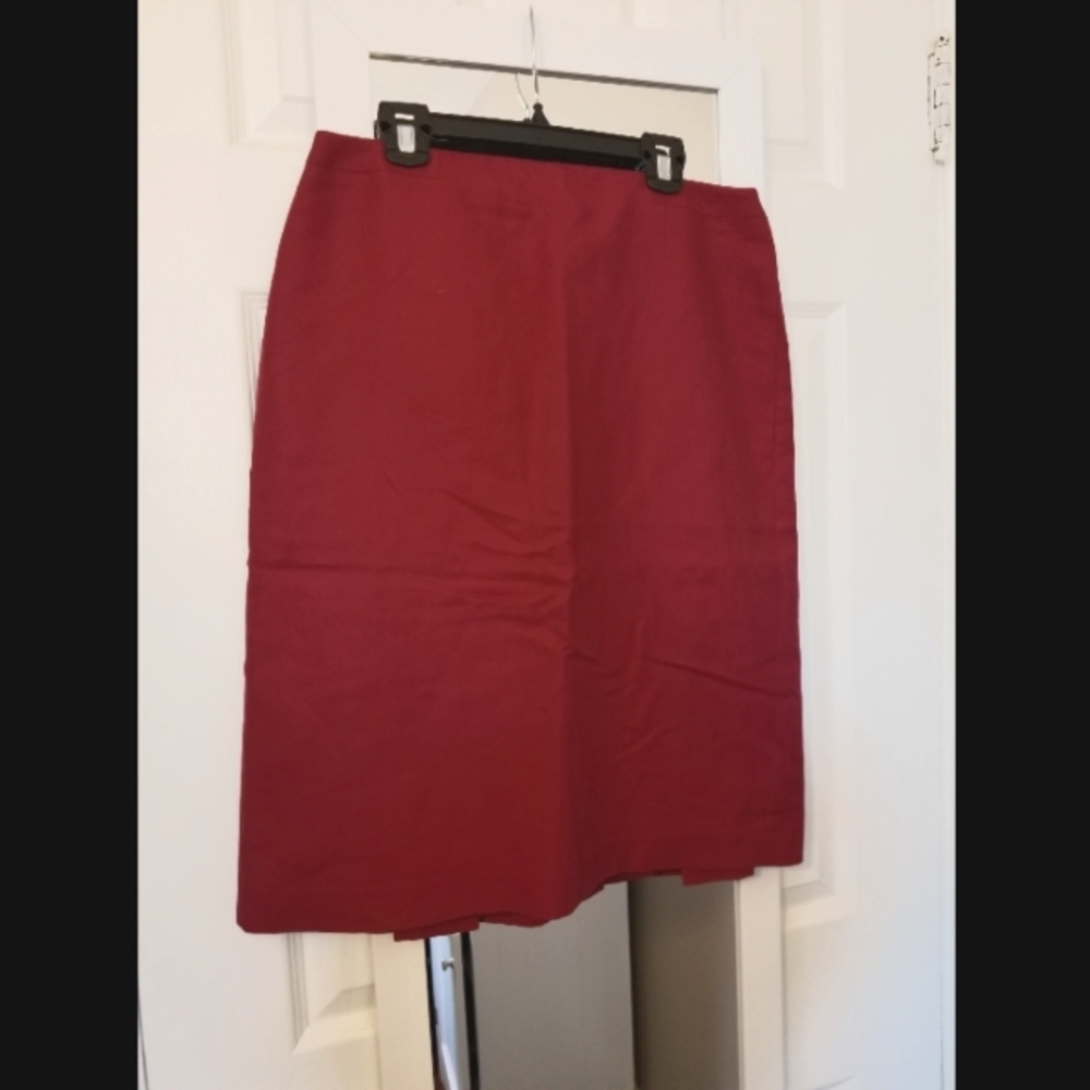 Ann Taylor Maroon Skirt size 6